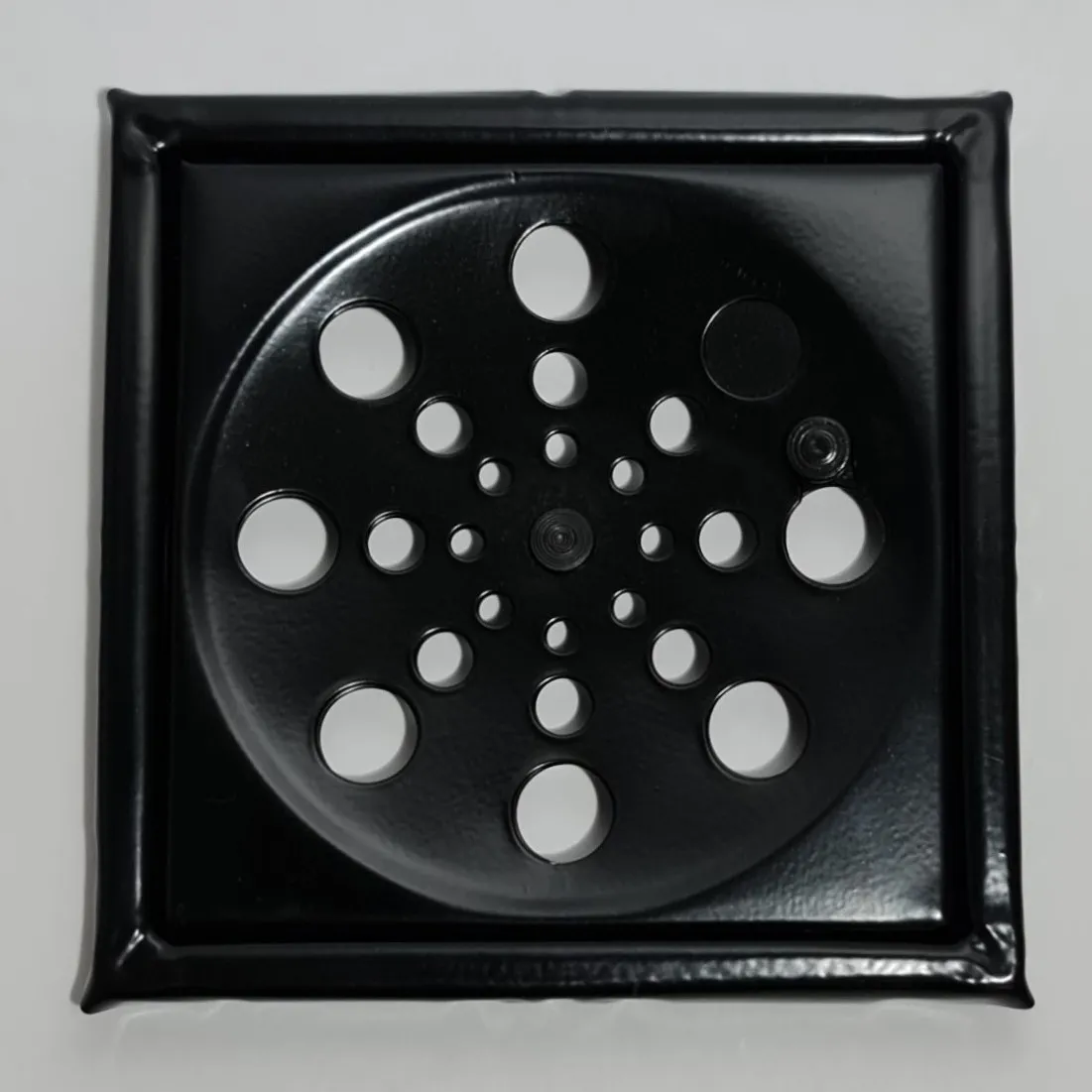 8100- GRELHA QUADRADA DE 10CM COM FECHO E CAIXILHO BLACK