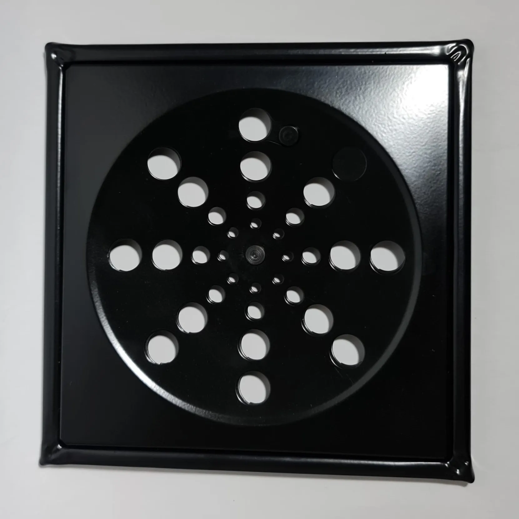 8117- GRELHA QUADRADA DE 15CM COM FECHO E CAIXILHO BLACK